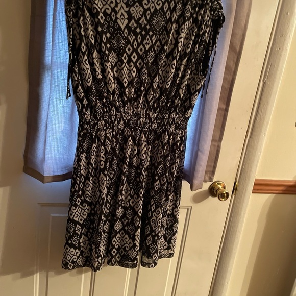 Black and White Patterned Dress - Picture 4 of 5